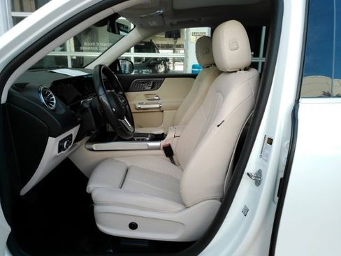 Used 2022 Mercedes-Benz EQB 300 4MATIC image 12