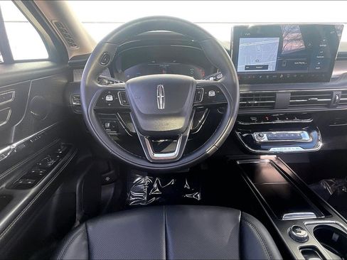 Used 2023 Lincoln Corsair Standard w/ Equipment Group 101A image 6