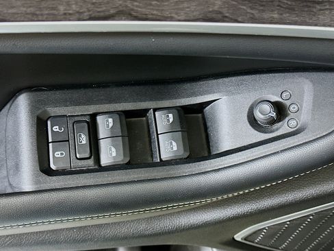 Used 2024 Jeep Grand Cherokee Limited 4xe w/ Luxury Tech Group II image 15