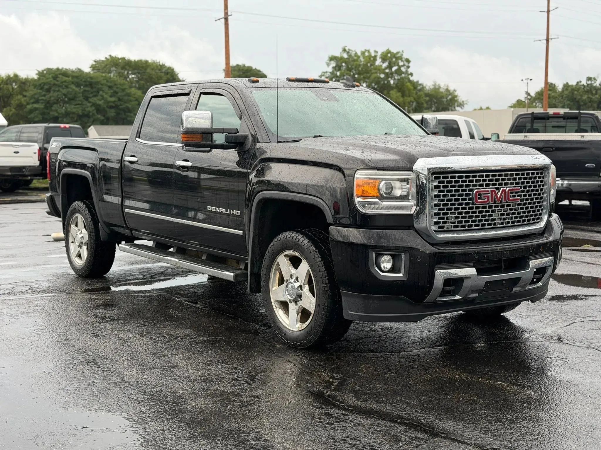 Used 2015 GMC Sierra 2500 Denali w/ Driver Alert Package AWD/4WD image 3