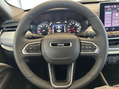 Used 2025 Jeep Compass Limited image 28