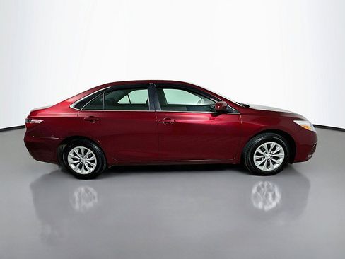 Used 2017 Toyota Camry LE FWD image 8