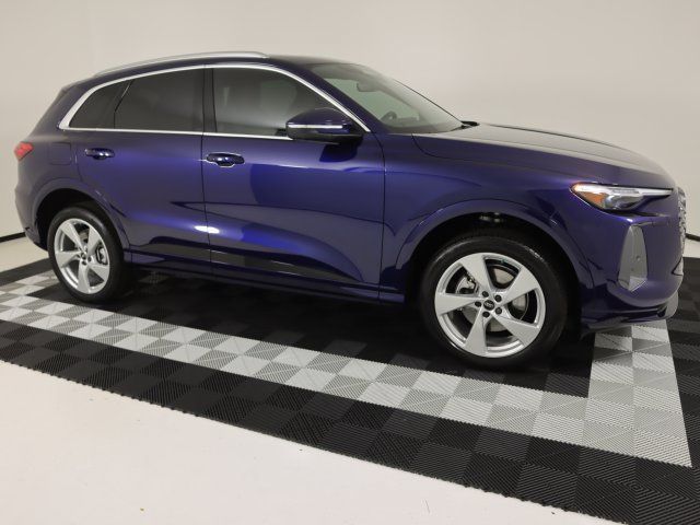 Certified 2025 Audi Q5 Premium Plus w/ Premium Plus AWD/4WD image 6