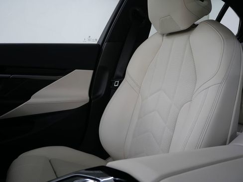 Used 2025 BMW 530i image 27