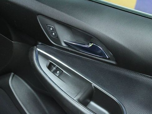 Used 2017 Chevrolet Cruze LT image 10