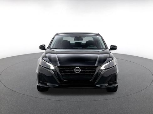 Used 2025 Nissan Altima 2.5 SV FWD image 2