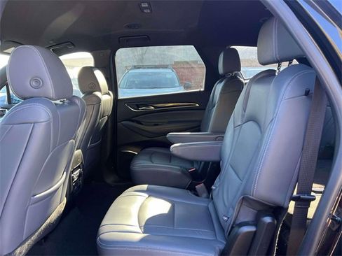 Used 2024 Buick Enclave Premium image 12