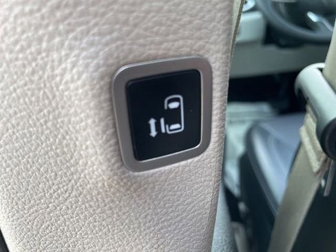 Used 2024 Chrysler Pacifica Touring-L image 23