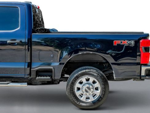 Used 2023 Ford F350 4x4 Crew Cab Super Duty image 11