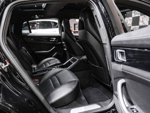 Used 2018 Porsche Panamera 4 image 32