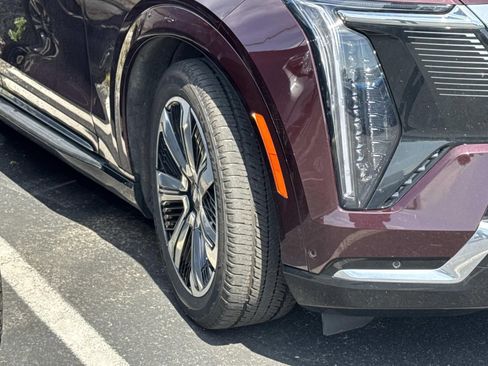 Used 2025 Cadillac Escalade IQ Luxury 2 w/ LPO, Premium Carpet Package AWD/4WD image 5