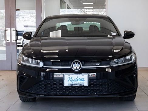 Used 2025 Volkswagen Jetta Sport image 4