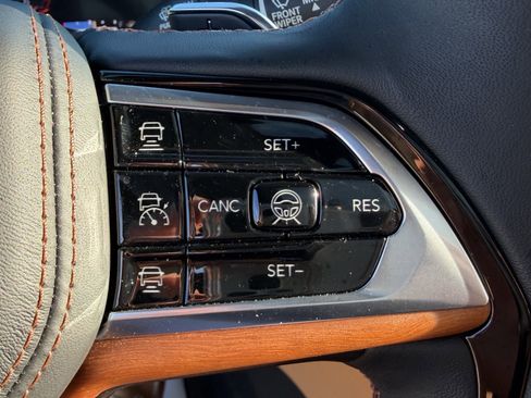 Used 2024 Jeep Grand Cherokee Summit AWD/4WD image 23