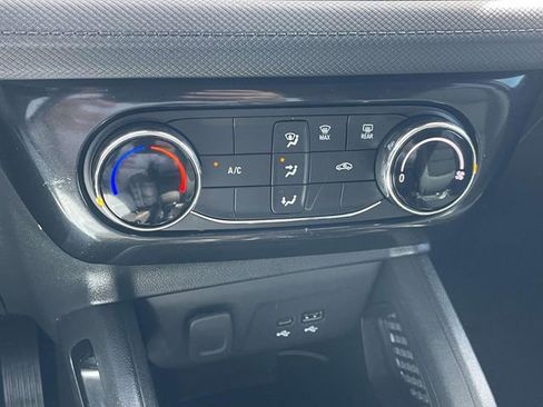 Used 2024 Chevrolet TrailBlazer LT w/ Driver Confidence Package FWD image 19