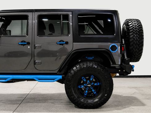 Used 2016 Jeep Wrangler Unlimited Rubicon AWD/4WD image 11