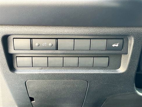 New 2025 Mitsubishi Outlander SE image 9