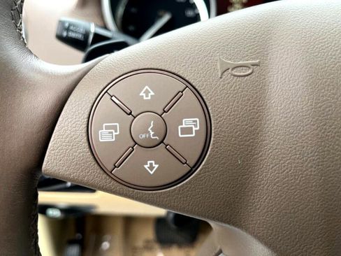 Used 2011 Mercedes-Benz GL 450 4MATIC image 29