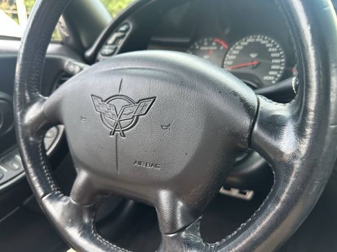Used 2001 Chevrolet Corvette Convertible w/ Preferred Equipment Group2 RWD image 23