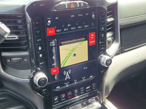 Used 2019 RAM 2500 Laramie w/ Black Appearance Package AWD/4WD image 25
