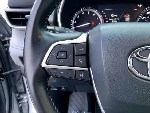Used 2022 Toyota Highlander XLE FWD image 23