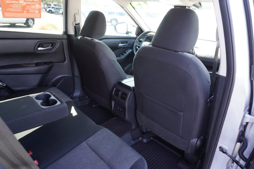 Certified 2025 Nissan Rogue SV FWD image 10