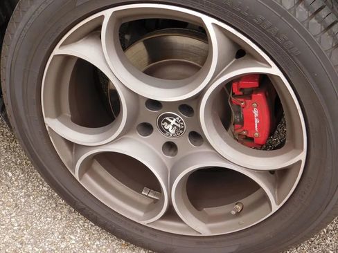 Used 2023 Alfa Romeo Stelvio Ti image 9