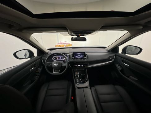 Used 2025 Nissan Rogue SV w/ SV Premium Package FWD image 20