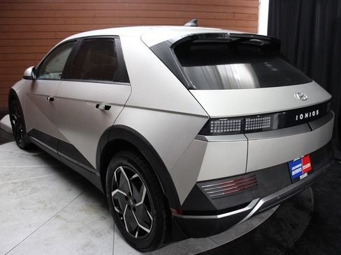 Used 2023 Hyundai Ioniq 5 SEL image 11