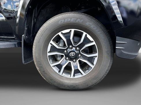 Used 2022 Toyota Tacoma TRD Sport AWD/4WD image 9
