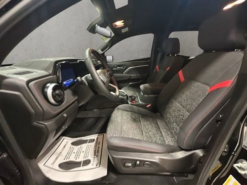 Used 2025 Chevrolet Colorado Z71 w/ Technology Package image 10