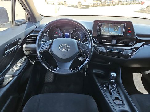 Used 2018 Toyota C-HR XLE image 9