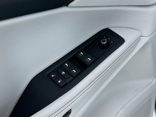 Used 2026 Jeep Cherokee Limited AWD/4WD image 17
