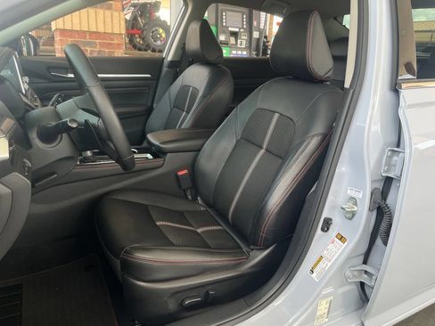 Used 2023 Nissan Altima 2.5 SR FWD image 11