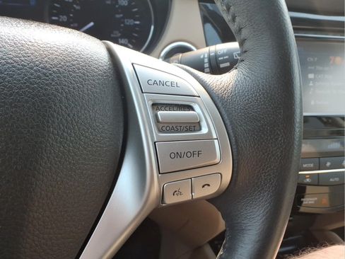 Used 2016 Nissan Rogue SL FWD image 18