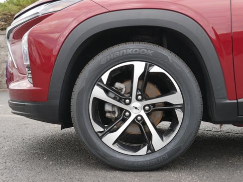 Certified 2024 Chevrolet Trax RS w/ Driver Confidence Package FWD image 11