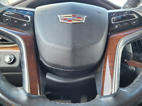 Used 2017 Cadillac Escalade Luxury AWD/4WD image 32