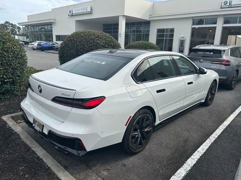 Used 2025 BMW 760i xDrive w/ Executive Package image 2