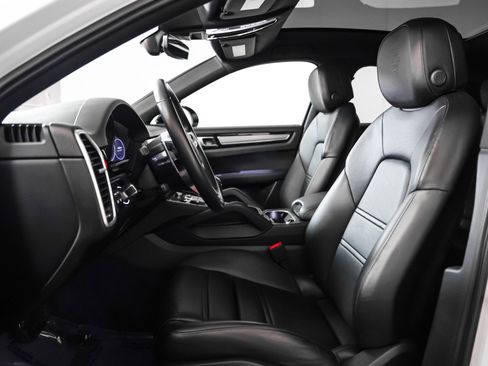 Certified 2023 Porsche Cayenne image 5