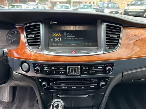 Used 2014 Hyundai Equus Signature RWD image 19