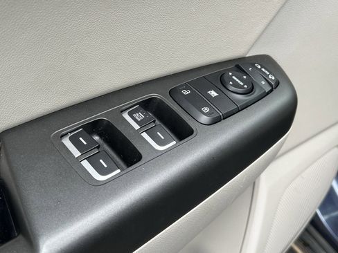 Used 2020 Kia Sportage S FWD image 16