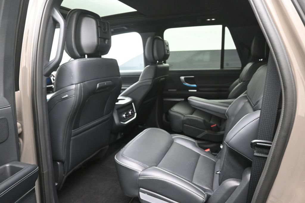 Used 2027 Ford Expedition Max Platinum w/ Stealth Performance Package AWD/4WD image 25