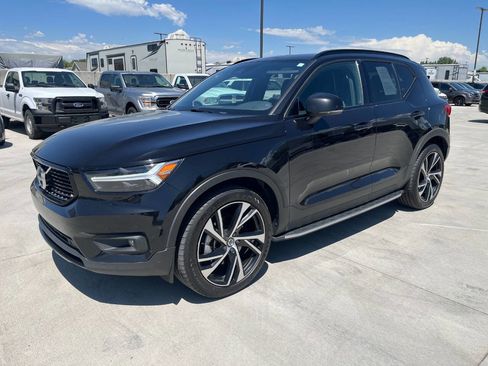 Used 2022 Volvo XC40 T5 R-Design w/ Advanced Package image 7