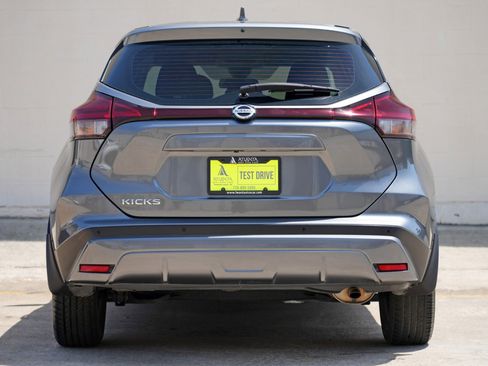 Used 2021 Nissan Kicks S FWD image 10