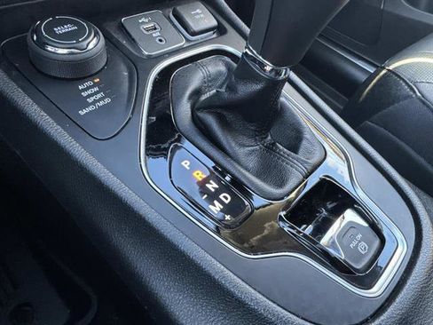 Used 2021 Jeep Cherokee Limited w/ Mopar Interior Package image 17