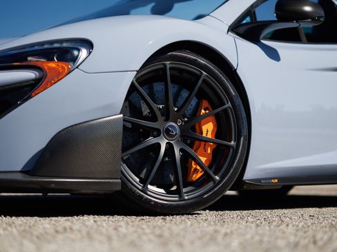 Used 2016 McLaren 675LT Spider image 23