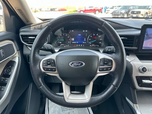 Used 2023 Ford Explorer XLT w/ Equipment Group 202A AWD/4WD image 15