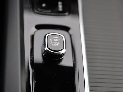 Used 2025 Volvo XC60 B5 Core image 27