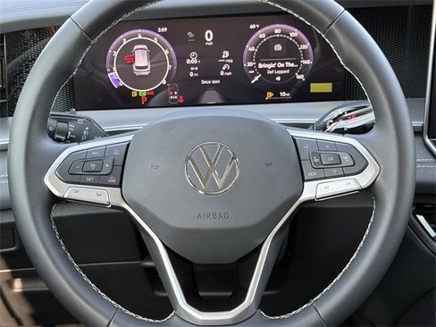 New 2026 Volkswagen Tiguan SE image 9