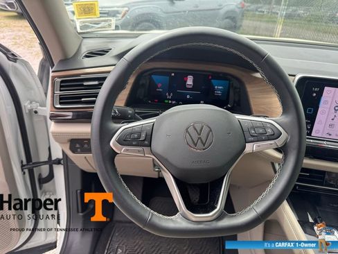 Used 2024 Volkswagen Atlas SE w/ Black Wheel Package image 16