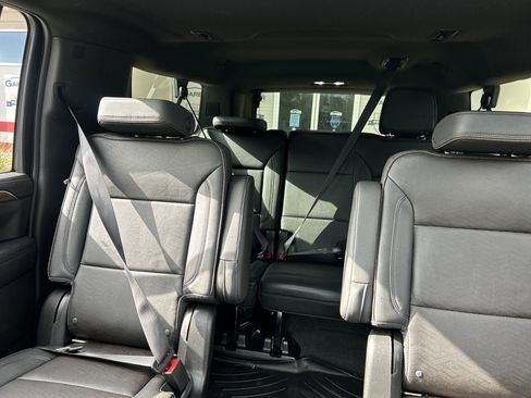 Used 2021 Chevrolet Suburban High Country image 14